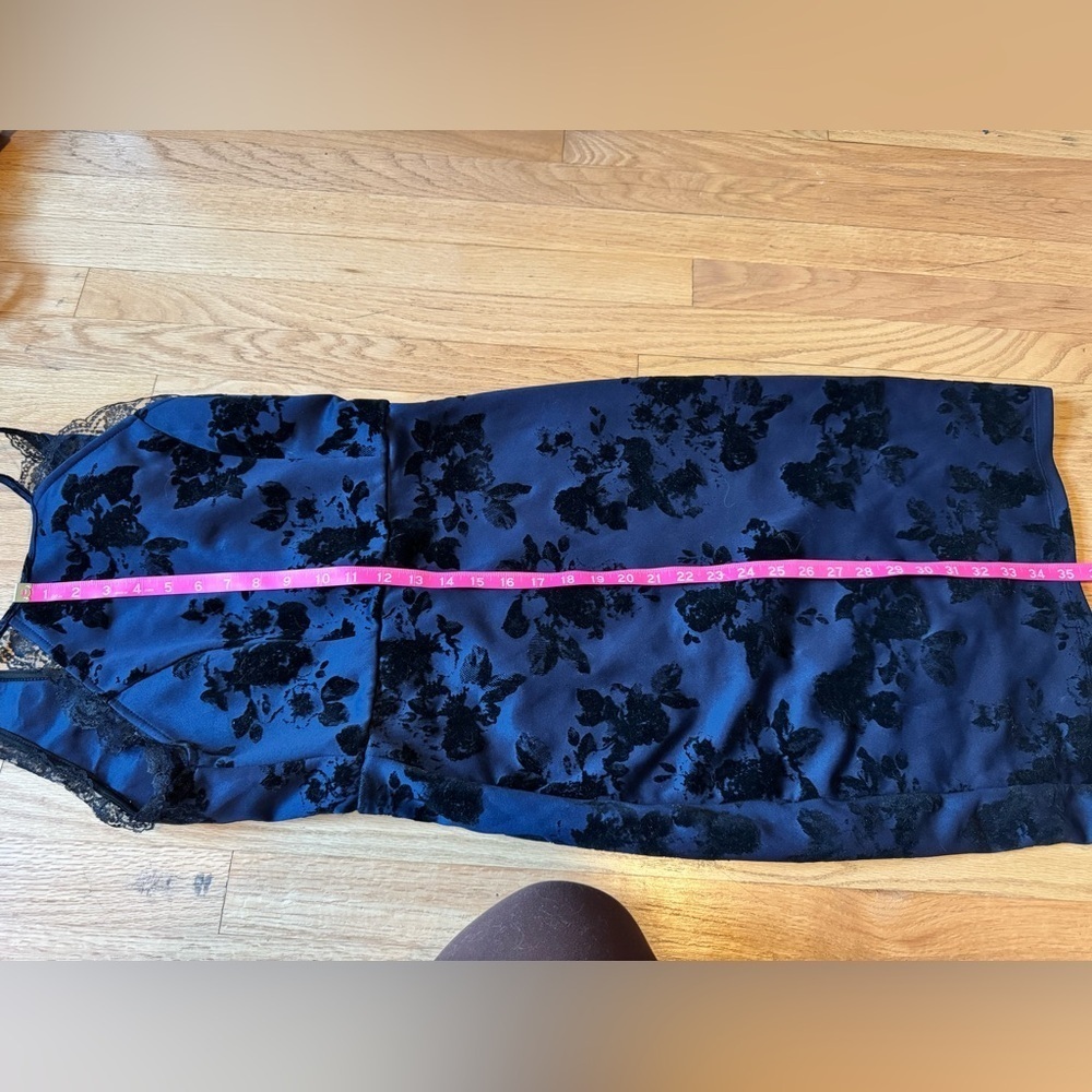 Windsor dark navy blue velvet floral dress, size medium - Picture 6 of 7